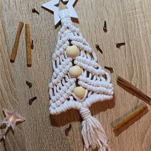 christmas-tree---white-&-gold